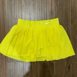 Nike pleated yellow dry fit tennis skirt size medium